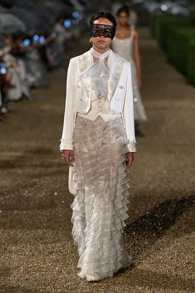 Look 19